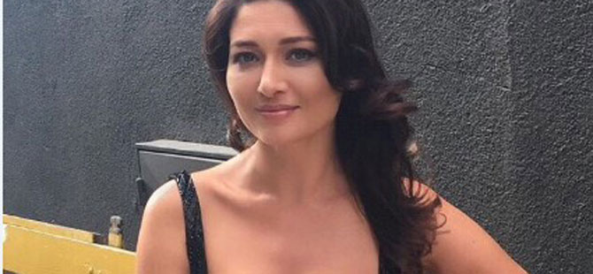 Nurgül Yeşilçay... EŞOFMAN GİYMEKTEN BIKTI, DERİN YIRTMAÇLI PAYLAŞIM'