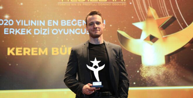 Kerem Bursin... ÖDÜL TÖRENİNDE OLAY SÖZLER, SALONU TERK ETTİ!