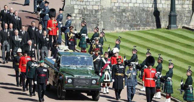 Kraliçe Elizabeth... EŞİNİ SON YOLCULUĞUNA UĞURLADI!