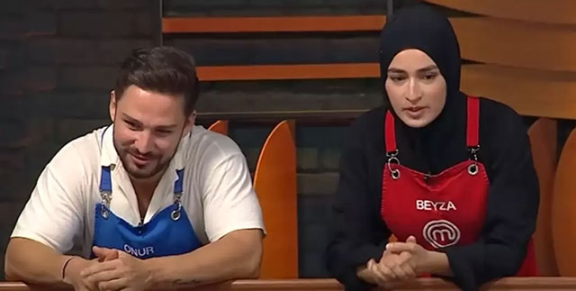 MasterChef Türkiye 2024... ONUR'UN BEYZA'YA YAPTIĞI İLTİFAT KAFALARI YİNE KARIŞTIRDI!