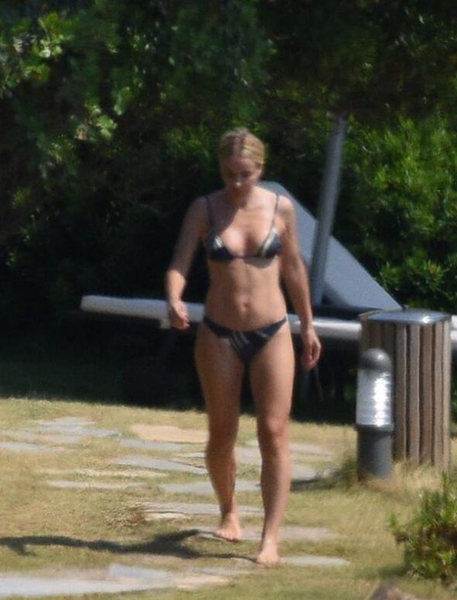 gulsen_bikini1.jpg